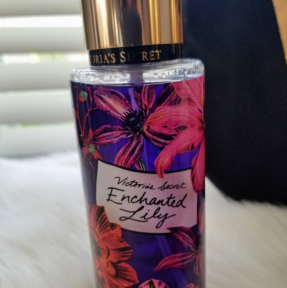 Victoria Secret Bundle - Picture 5 of 9